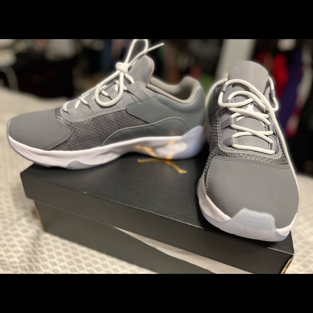 AIR JORDAN 11 CMFT LOW (GS) - Picture 2 of 6
